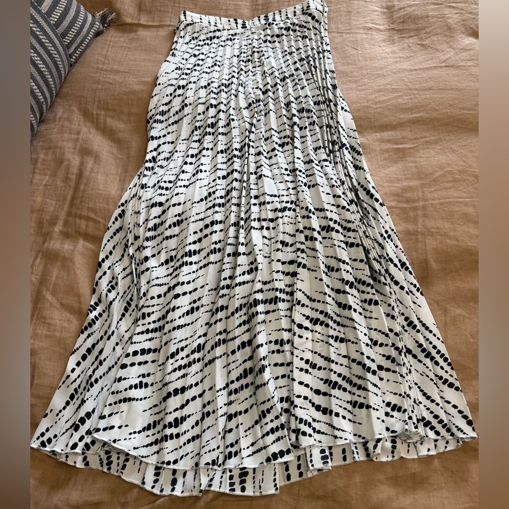 Zara Elegant Black and White pleated Women's midi Skirt - Picture 2 of 8